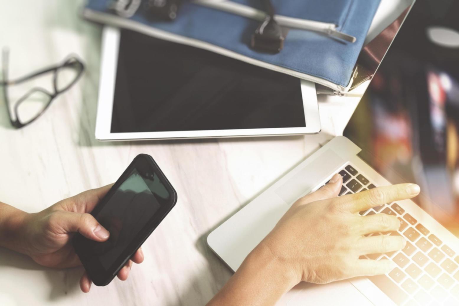 Kursteilnehmer diskutieren SEO-Strategie in einer Online-Session